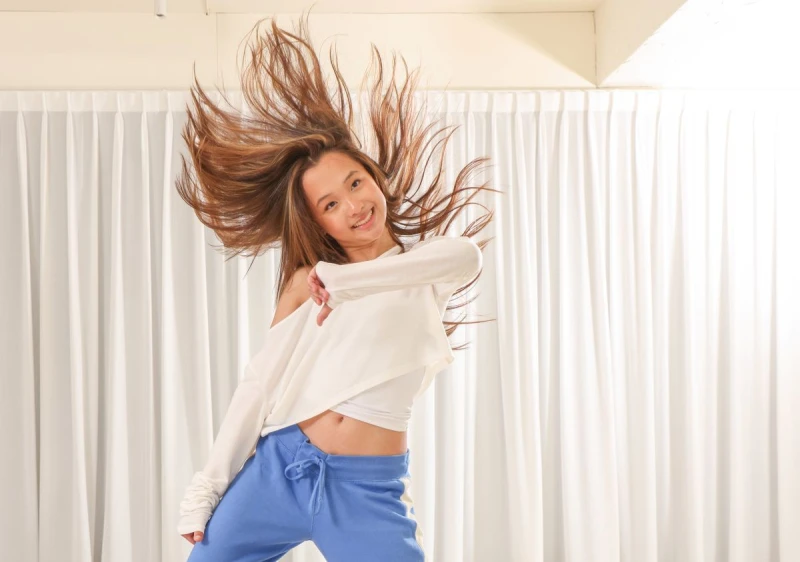 布布愛跳舞，舉手投足間洋溢著青春氣息。特約記者 郭運復攝