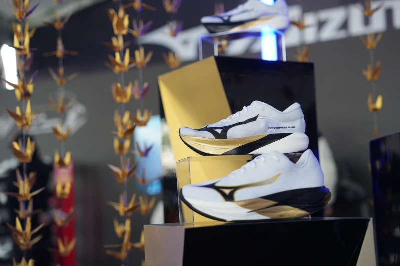 美津濃「HYPERWARP PURE」的新塗裝ORIGAMI PACH亮相。沈明牕攝