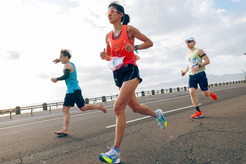 最強素人跑者「小朱」朱盈穎接連在台北馬和萬金石破個人最佳。美津濃提供
