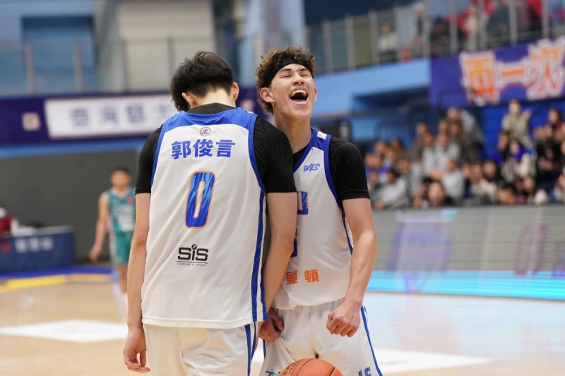 虎尾科大查傑（右1）3分17籃板拿下雙十另有5助攻4抄截。大專體總提供