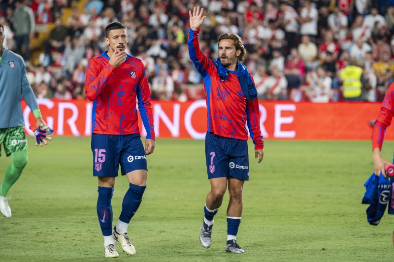 法國前鋒格里茲曼（Antoine Griezmann，右）將於本賽季結束後正式離開馬競到美國踢球。法新社