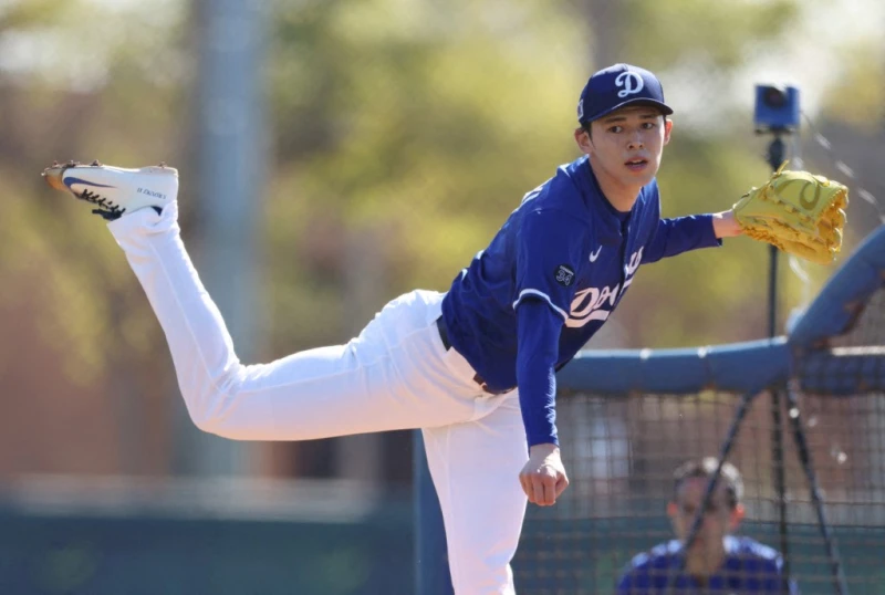洛杉磯道奇日籍投手佐佐木朗希，今在對上洛杉磯天使的熱身賽，單場投出8次四死球，控球整個大走鐘。法新社