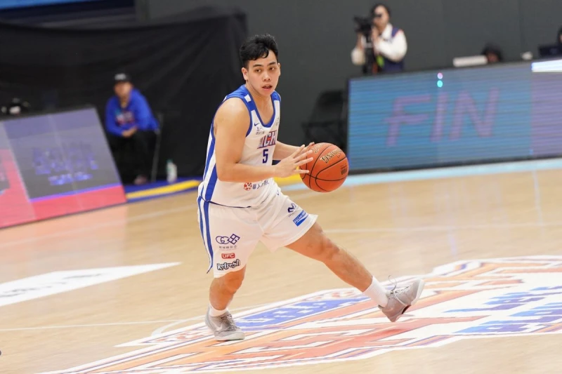 健行科大潘偉傑5記外線得手終場拿下22分。大專體總提供