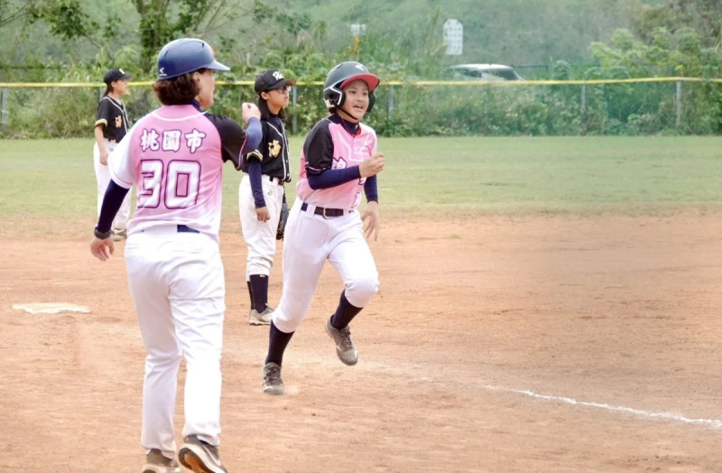 桃園市錦興國小孫綺猛打賞。學生棒聯提供