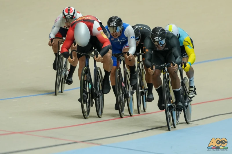 台灣「短距離之王」康世峰(藍白)終首度奪下競輪銅牌。摘自Asian Cycling Confederation臉書