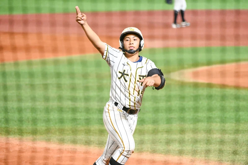 何以撒轟出3分彈。臺灣世界少棒聯盟提供