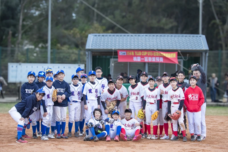 中大紅襪與健行小牛聯手出擊。中大紅襪提供