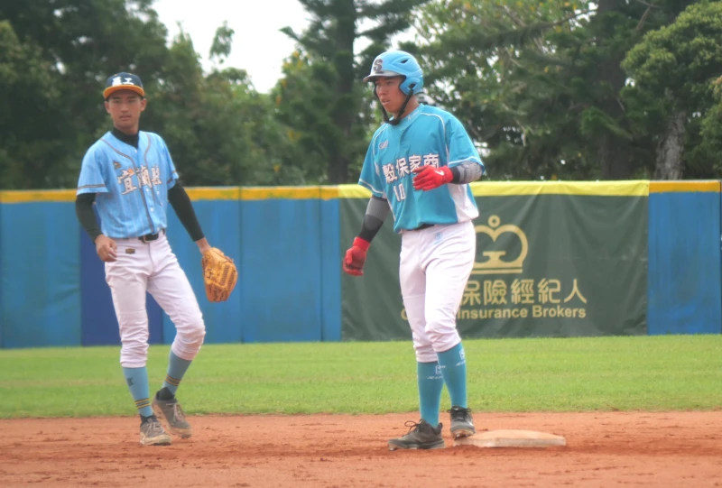 張乙安（右）單場2支二壘安打。吳敏欣攝