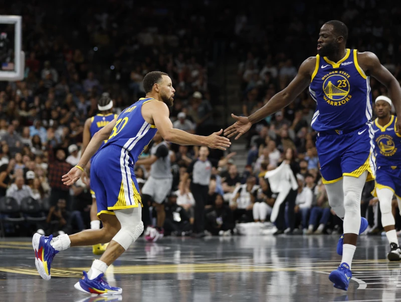 曾是「勇士王朝」關鍵人物的「嘴綠」格林（Draymond Green，右）。法新社