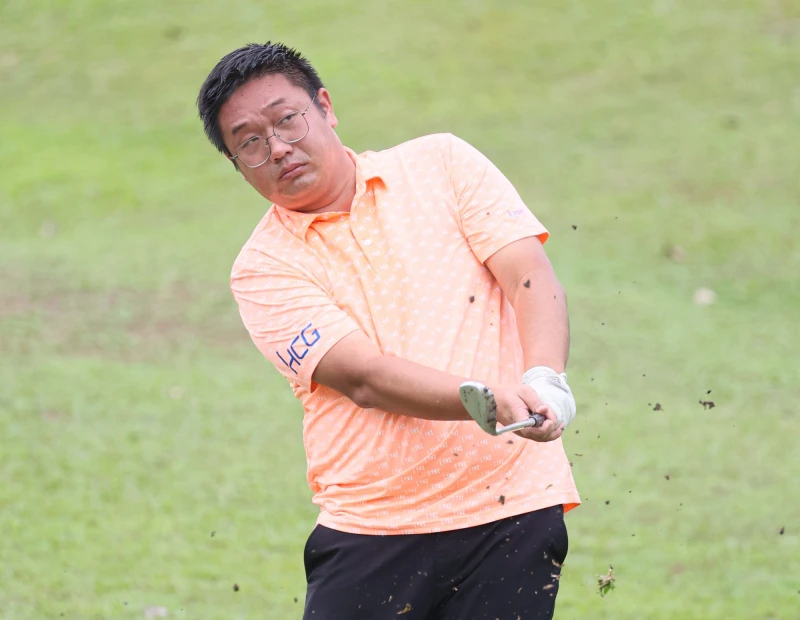 楊豪第一回合以67桿-5暫並列第一。Tpga/林聖凱攝
