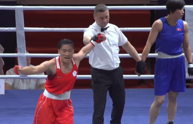 陳念琴(左)獲判摘下金牌。摘自官網