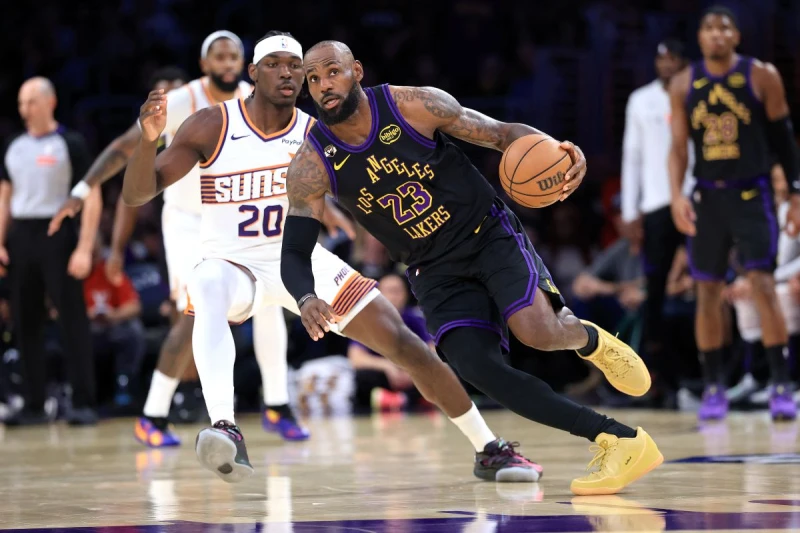 41歲老將「詹皇」詹姆斯(LeBron James)一肩扛起湖人火力。法新社
