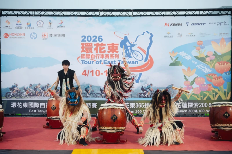 日本秋田縣男鹿市的生剝鬼太鼓表演。中華民國自行車騎士協會提供