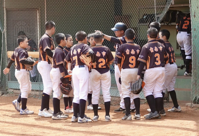 台南崇學國小在國小硬式聯賽拿下二連勝。學生棒聯提供