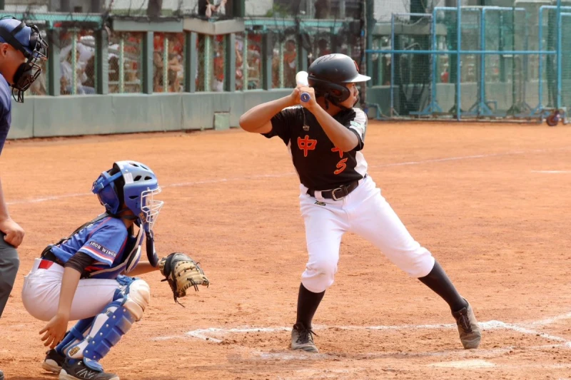 高已荃首局三分砲打出氣勢。學生棒聯提供