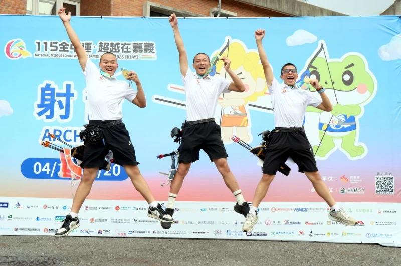 明德三箭手合力摘下國男團體金牌。郭運復攝