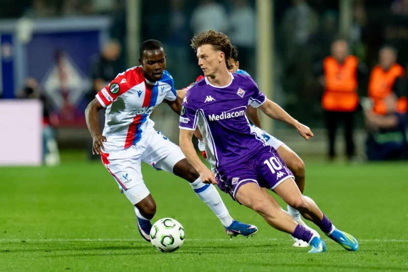 佛倫提那近幾個月大反彈！從去年12月底首勝烏甸尼斯起，近17場聯賽8勝5和4負，取分效率爆表，遠離降級區。尤其是最近5輪3勝2和不敗，7球由艾拔古蒙臣（前）。法新社