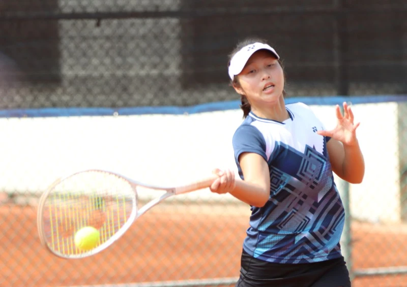 南港陳晴瀅在高女團金牌戰拿下第一點單打勝利。四維體育推廣教育基金會 提供