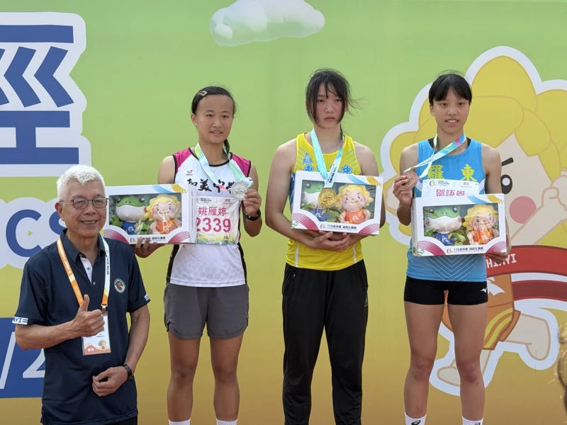 林沛萱(右二)高女全能3連霸。吳敏欣攝