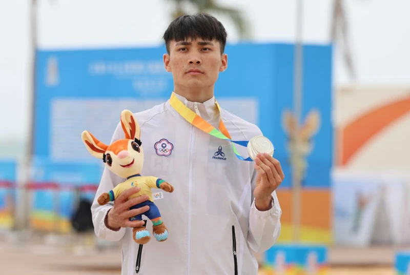 葉柏廷沙灘田徑跳高銅牌。中華奧會提供