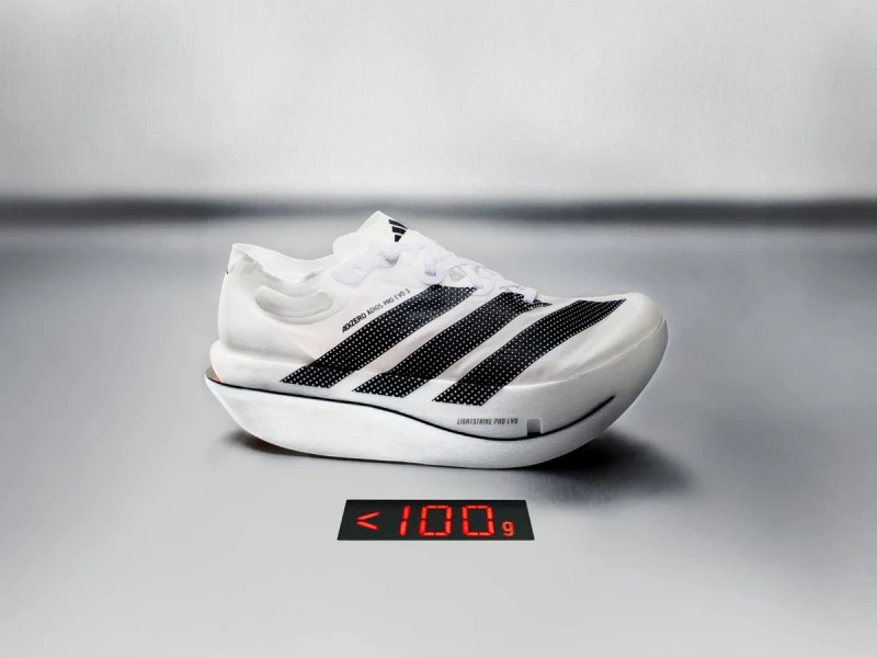 adizero Adios Pro Evo 3為Adidas品牌史上首款百克以下競速跑鞋,開啟超級跑鞋的全新紀元。官方提供