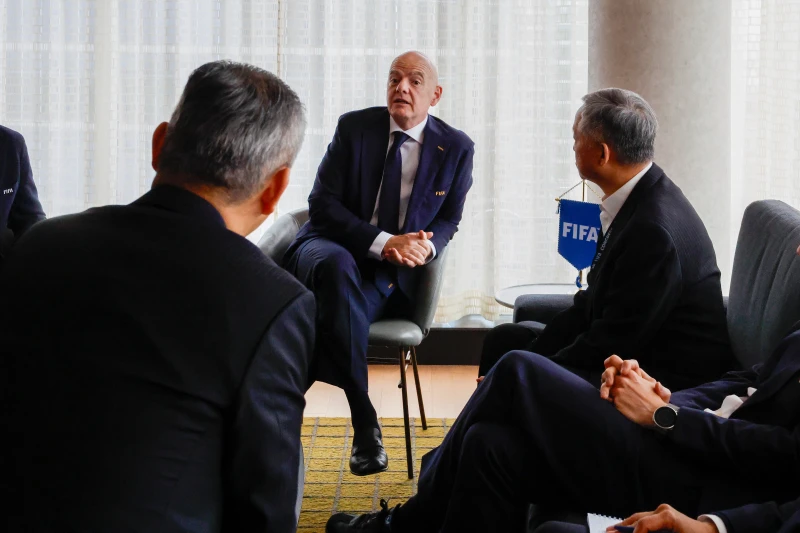 國際足總主席英凡提諾和中華足協理事長張璨於FIFA年會見面。(圖:中華足協提供)
