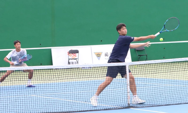 台師大蔡右承(右)、黃奕翔(左)在全大運男雙衛冕成功。四維體育推廣教育基金會 提供