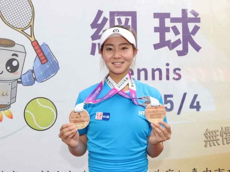 曹家宜在今年全大運獲得女雙和混雙兩面金牌,也是唯一獲得雙金的公開組選手。四維體育推廣教育基金會 提供