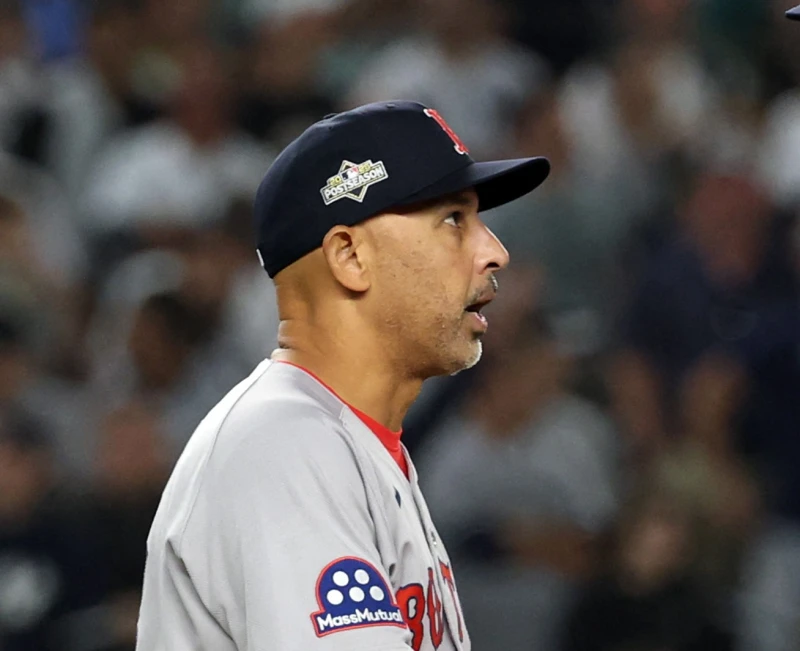 波士頓紅襪日前決定撤換主帥柯拉(Alex Cora,見圖),這個舉動引發各界討論。法新社