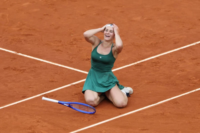 世界排名第23的烏克蘭選手柯絲堤雅克(Marta Kostyuk)生涯首度捧起WTA 1000層級的冠軍金盃。法新社