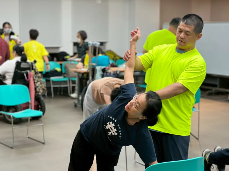 常態性課程徒手肌力課程頗受歡迎。臺北市身心障礙者巡迴運動指導團 提供