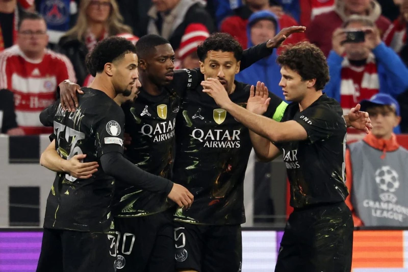金球獎得主登貝萊（Ousmane Dembele，左2）率先進球。法新社
