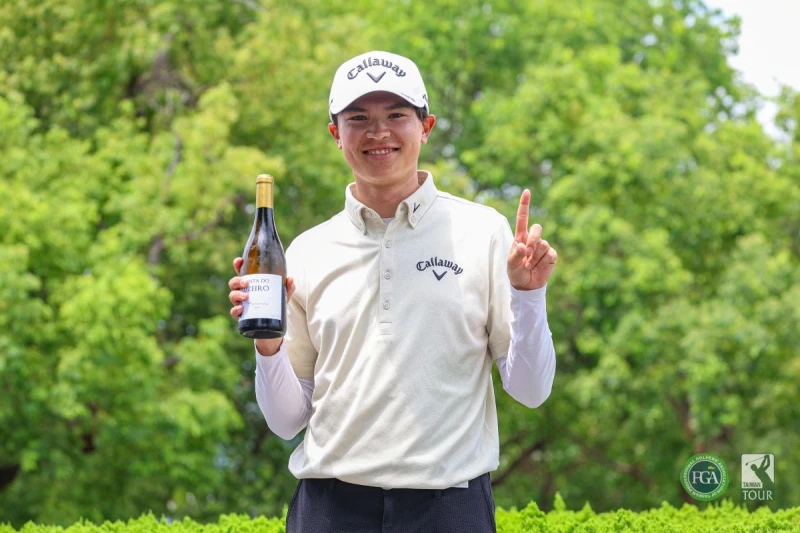 義大利選手加布里埃爾德巴爾巴第二回合在第12洞打出一桿進洞獲球場提供獎金及獎品。Tpga／林聖凱攝