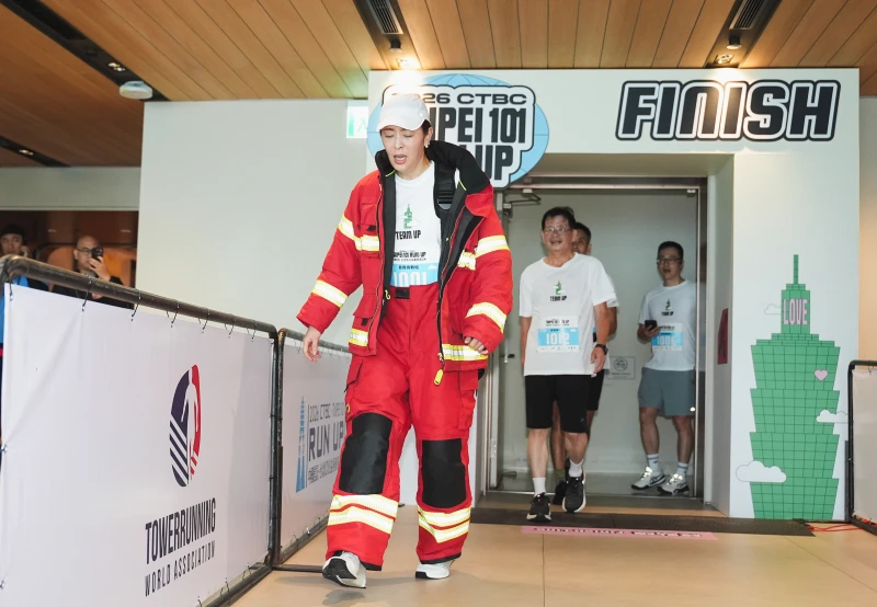 台北101董事長賈永婕衝線。台北101提供