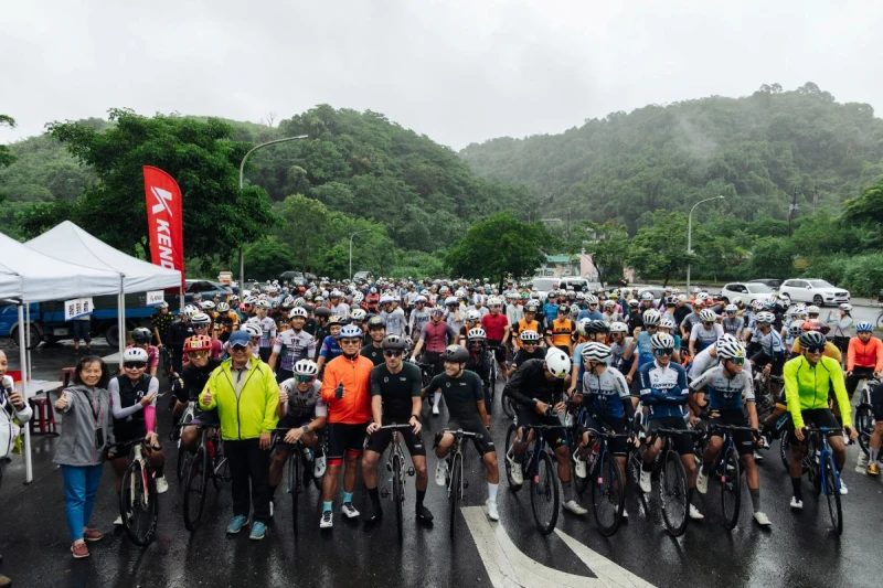 2026太平山選手出發。中華民國自行車騎士協會提供
