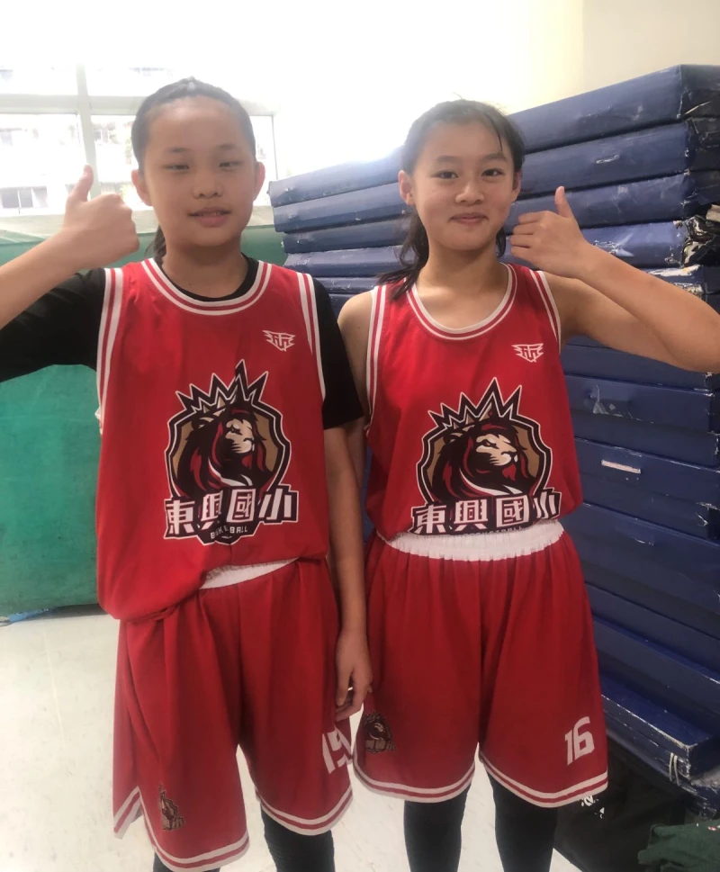 邱婉青、郭昱彤北上唸陽明。大會提供