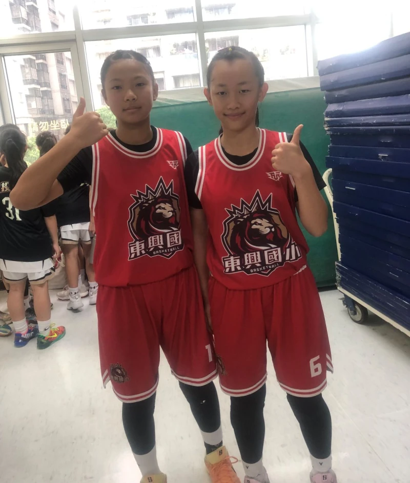 陳姝榕（右）將讀苗栗大倫、林宇婕可能進北市民族。大會提供