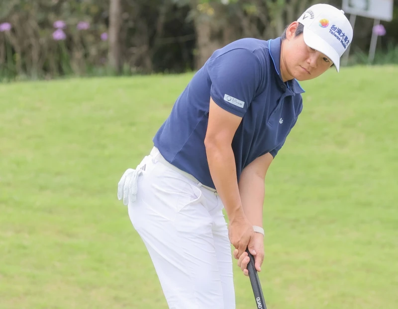 曾雅妮第一回合打出低於標準桿6桿的66桿佳績暫居第二。Tlpga/葉勇宏攝