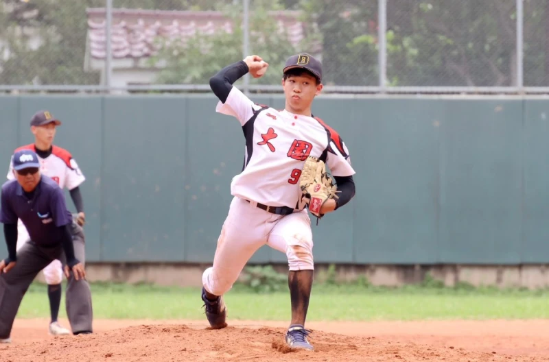 大園國際高中高二黃宏誠後援4局失4分拿下勝投。學生棒聯提供