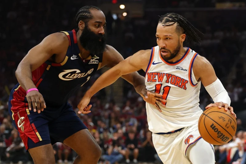 布朗森(Jalen Brunson,右)獲全票通過當選東區決賽最有價值球員。法新社