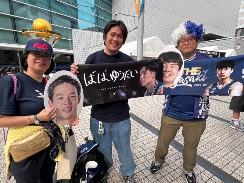 長崎維爾卡球迷從長崎來到橫濱應援。YC攝影