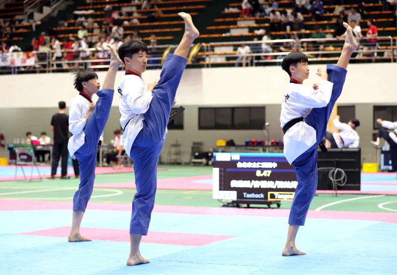 國男團體三人由仁愛國中奪下金牌。中小學跆拳道聯合總會提供