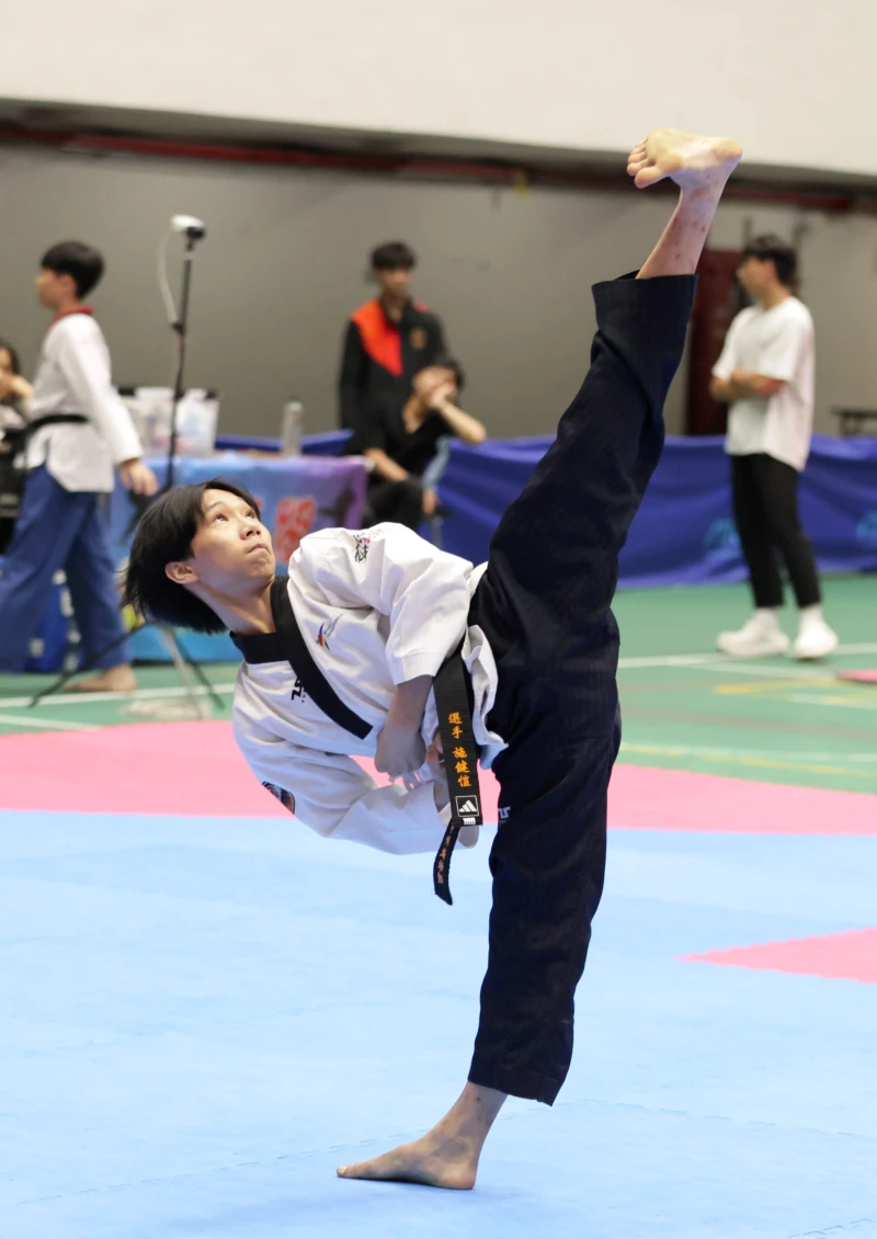 高中個人金牌北科附工施健愷。中小學跆拳道聯合總會提供