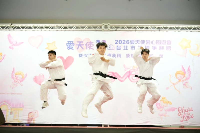 「愛天使園遊會」表演活動。臺北市國小學生家長會聯合會提供