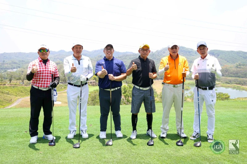 配對賽開球儀式貴賓合影。Tpga/林聖凱攝