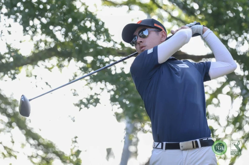 謝霆葳第一回合以67桿-5暫並列領先。Tpga/林聖凱攝