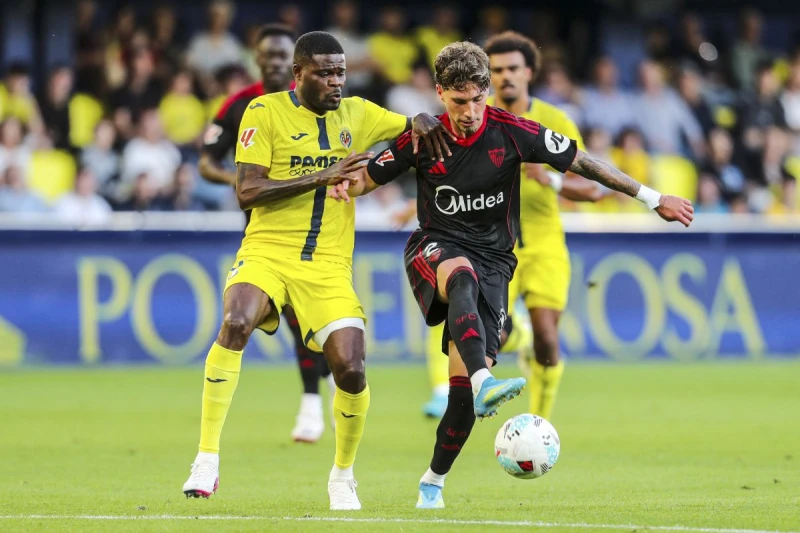 爾斯球迷對面臨多項強暴罪指控的迦納中場球員帕蒂(Thomas Partey,左)報以噓聲。法新社