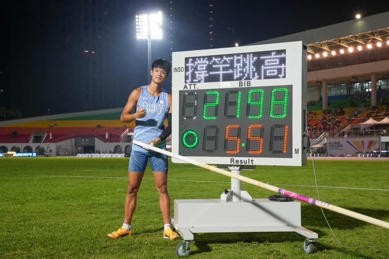 吳彥翰飛越5.51米再破全國紀錄。田徑協會提供