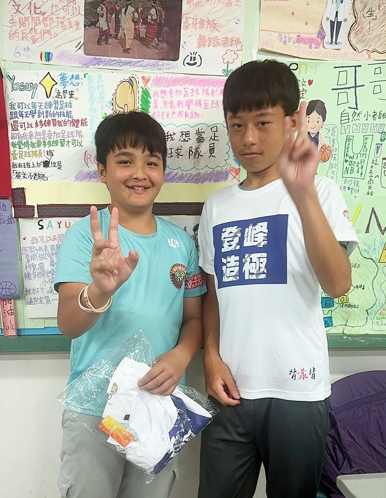 宜蘭四季國小陳奕翰(右)。中華文化教育暨體育交流促進會提供