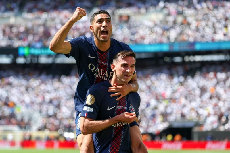 摩洛哥隊長、巴黎聖日耳曼(PSG)後衛哈基米(Achraf Hakimi,上)將因強暴案受審。法新社